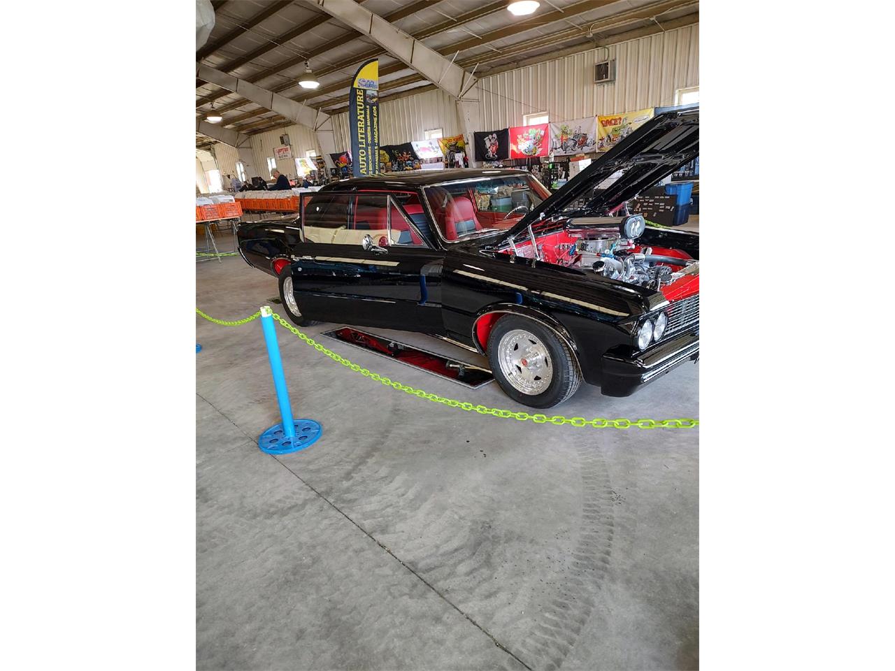 Pontiac-Tempest-1964-BLACK-REDBLACK