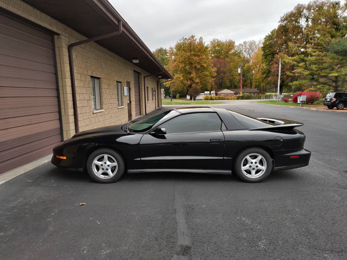 Pontiac-Trans-am-1996-black
