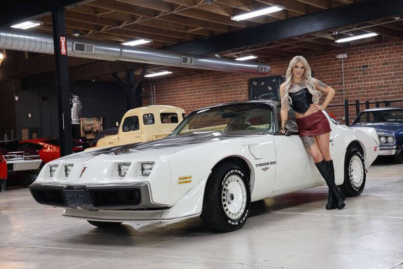 Pontiac-Turbo-trans-am-indy-pace-car-1980-Cameo-White-Oyster