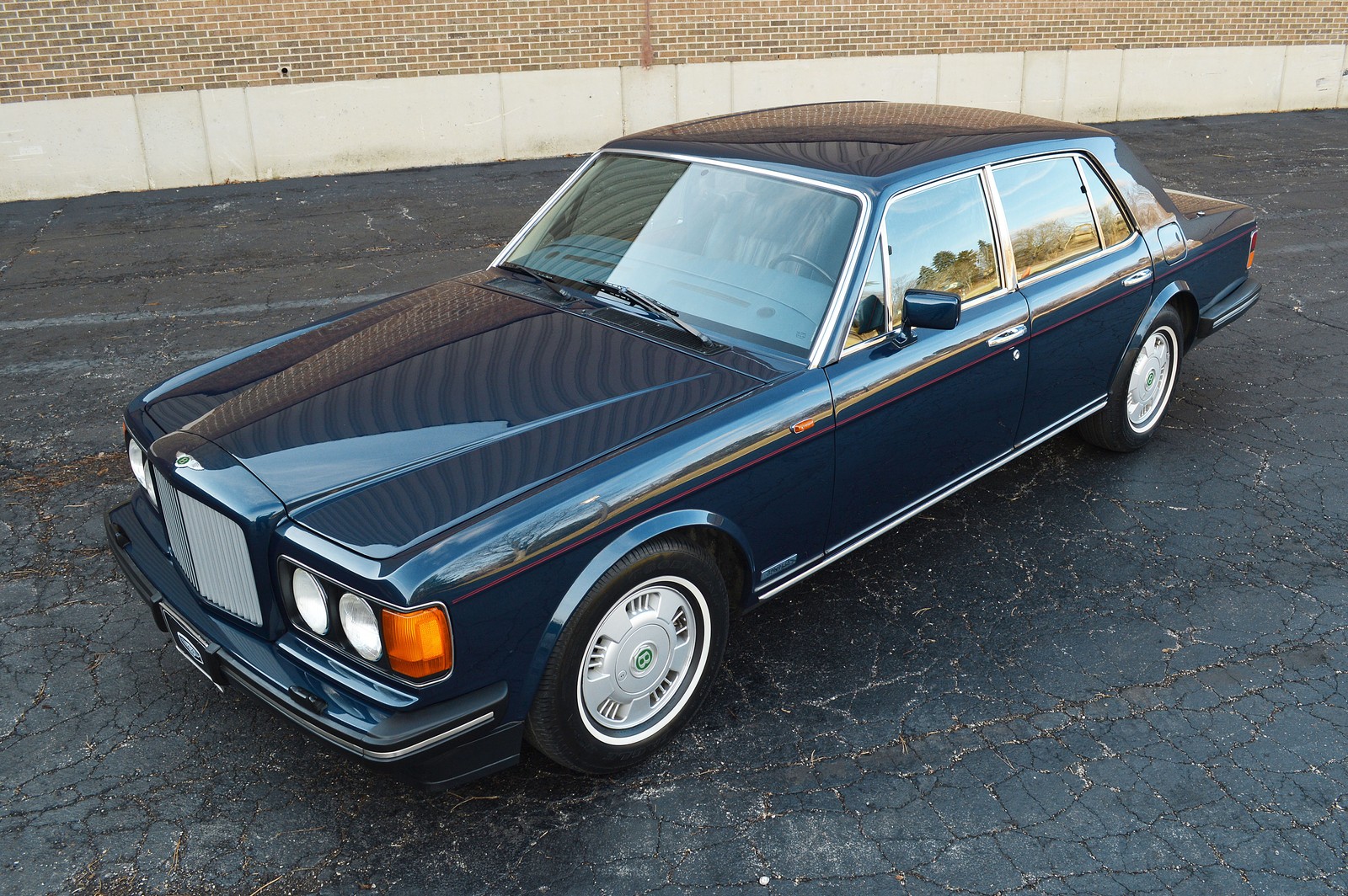 Rolls-Royce-Brooklands-1993-Sedan-Surf-blue-Connolly-with-red-accents