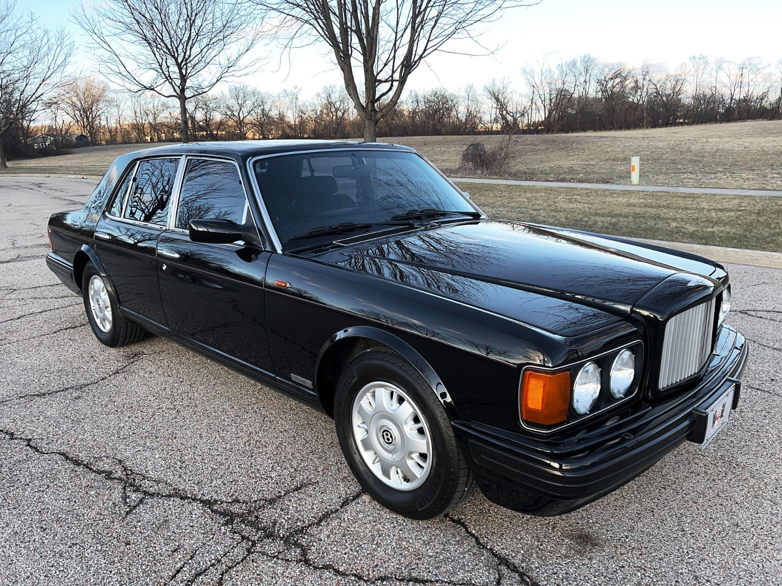 Rolls-Royce-Silver-Spur-1996-Black-Connolly-hides