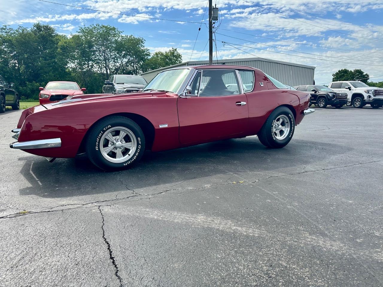 Studebaker-Avanti-1963-Maroon-Black