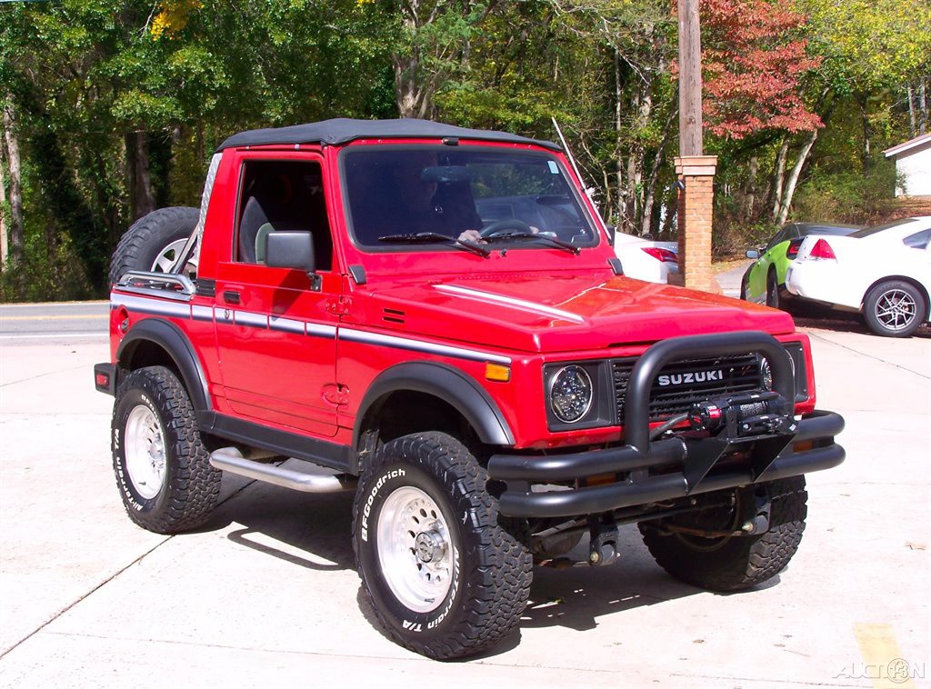 Suzuki-Samurai-1987-SUV-Gray