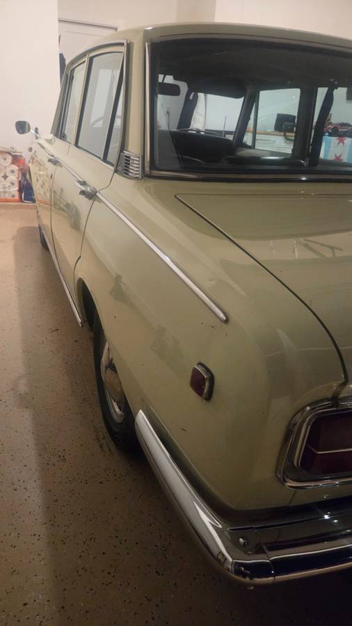 Toyota-Corolla-1968-yellow