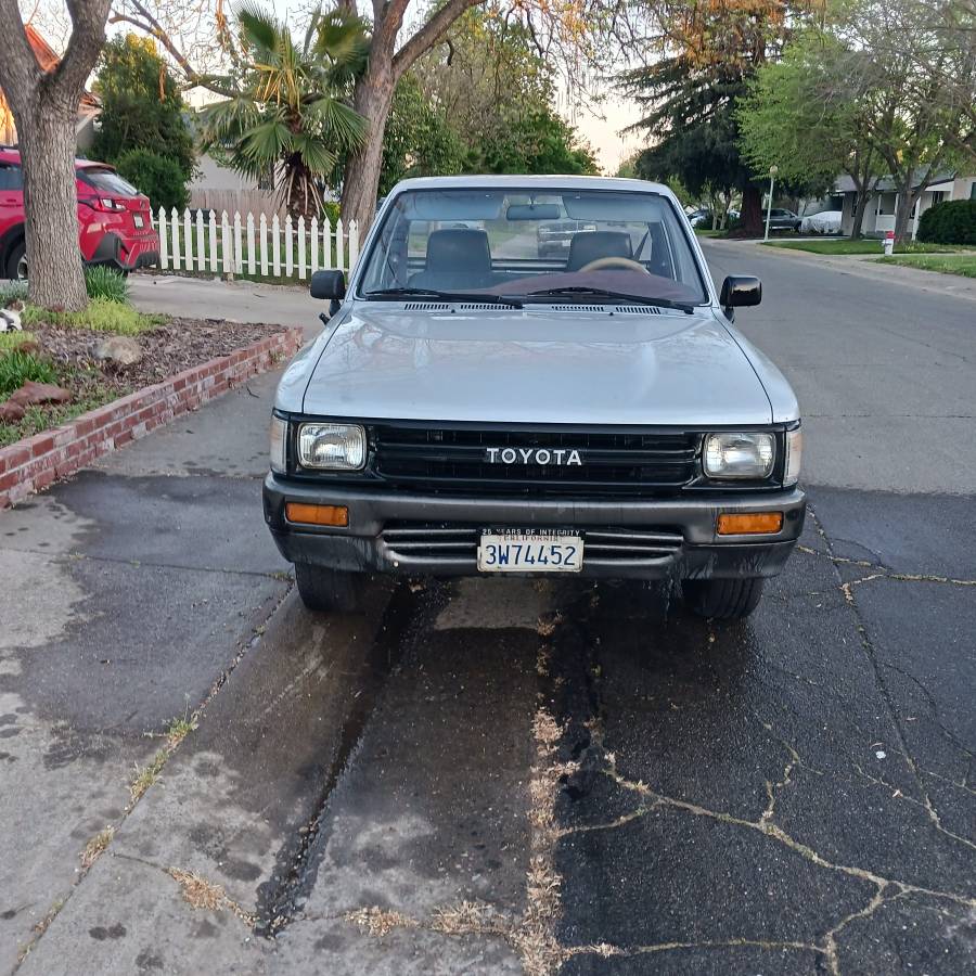 Toyota-Pickup-1989-grey
