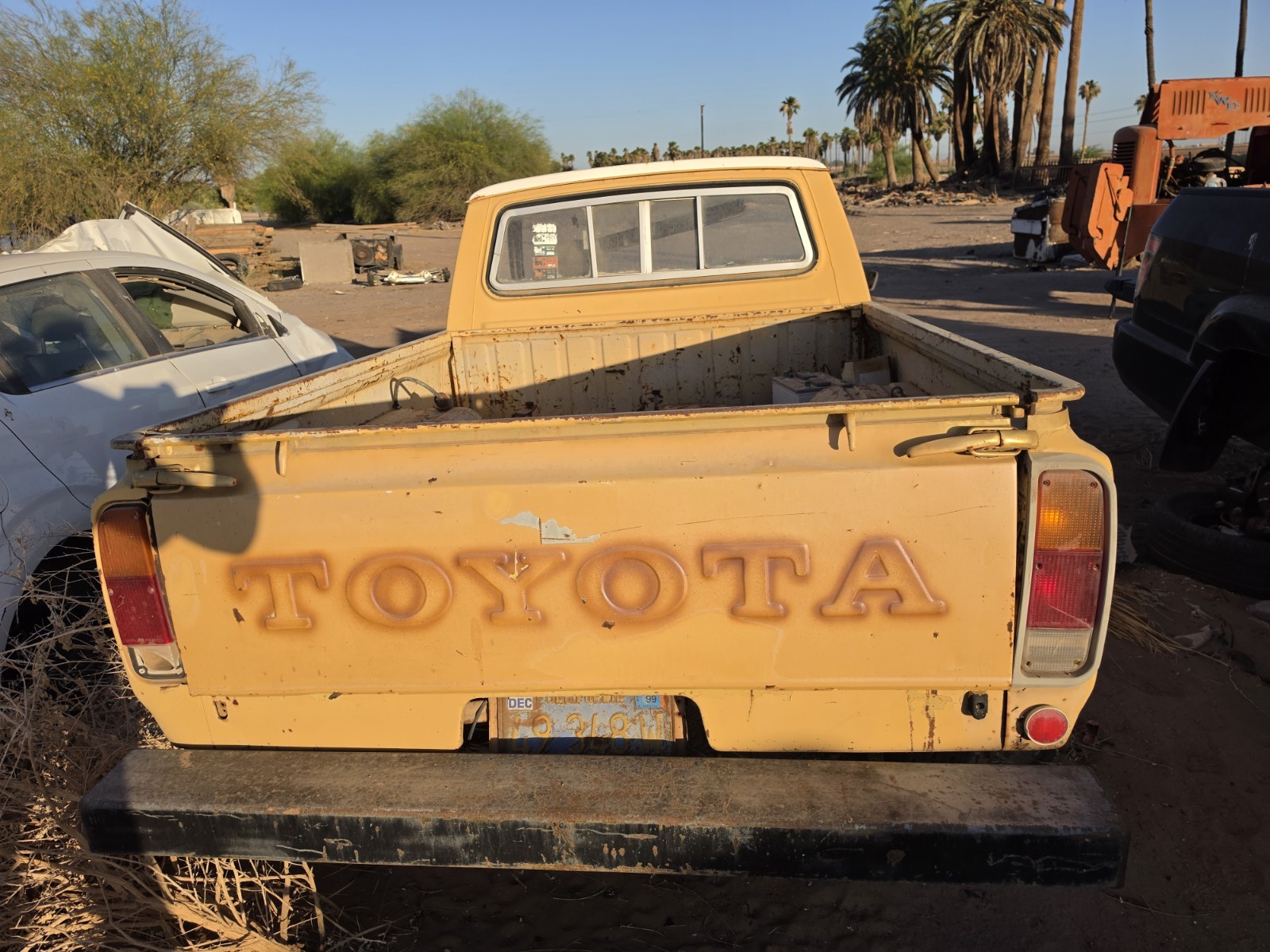Toyota-Tacoma-1974-Standard-Cab-Pickup-Brown