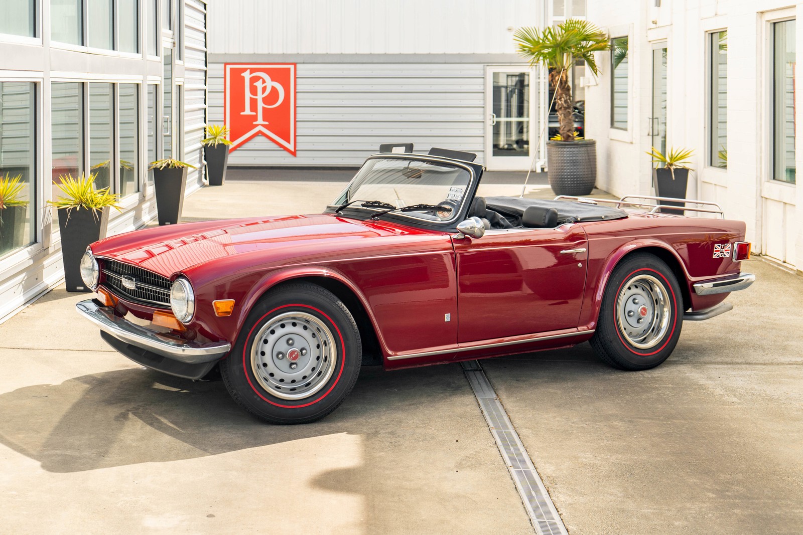 Triumph-TR-6-1973-Roadster-Black