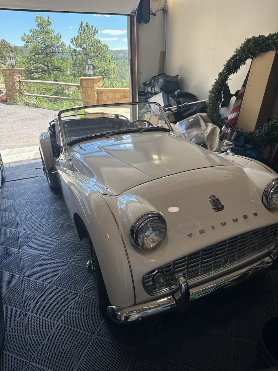 Trumph-TR3-1959-Coupe-Blue
