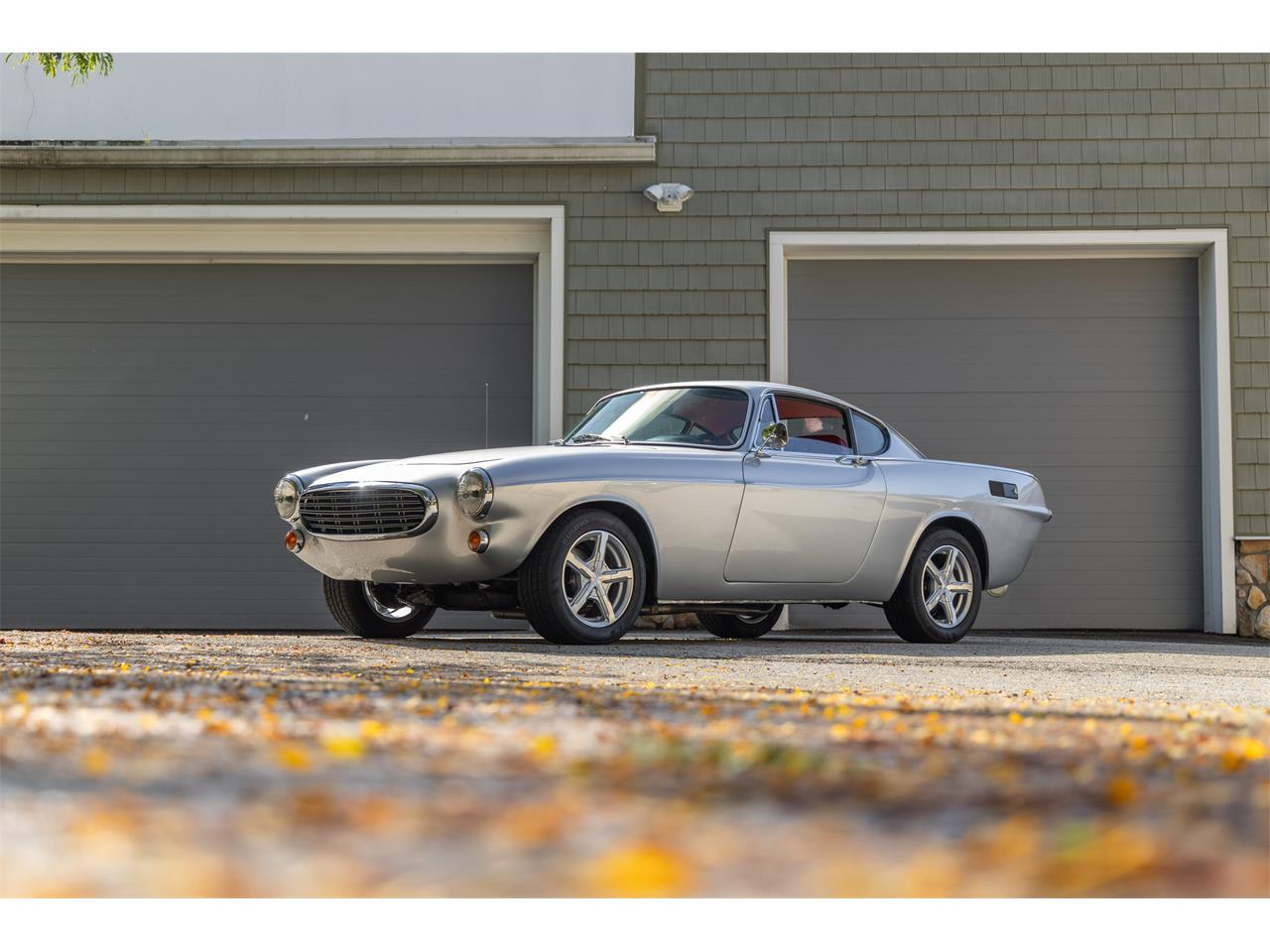 Volvo-P1800e-1971-Silver-Red
