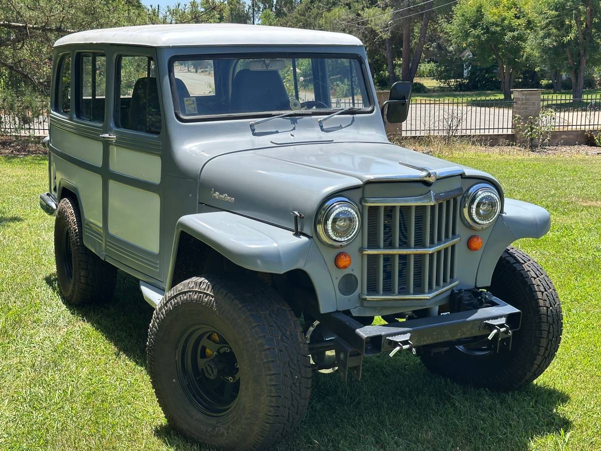 Willys-Jeep-wagon-1964-grey