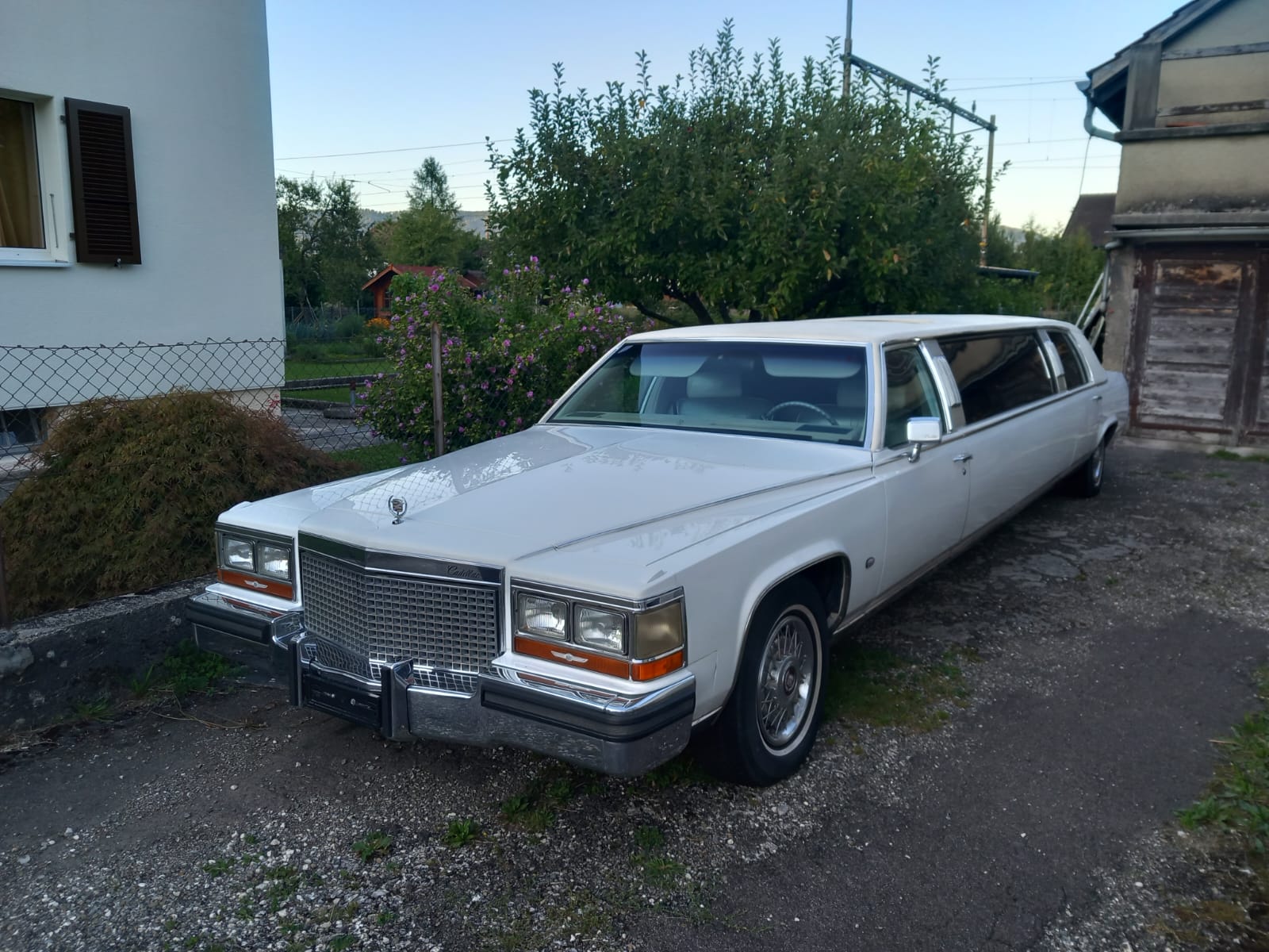goodtimers-Cadillac-Fleetwood-Brougham-1988