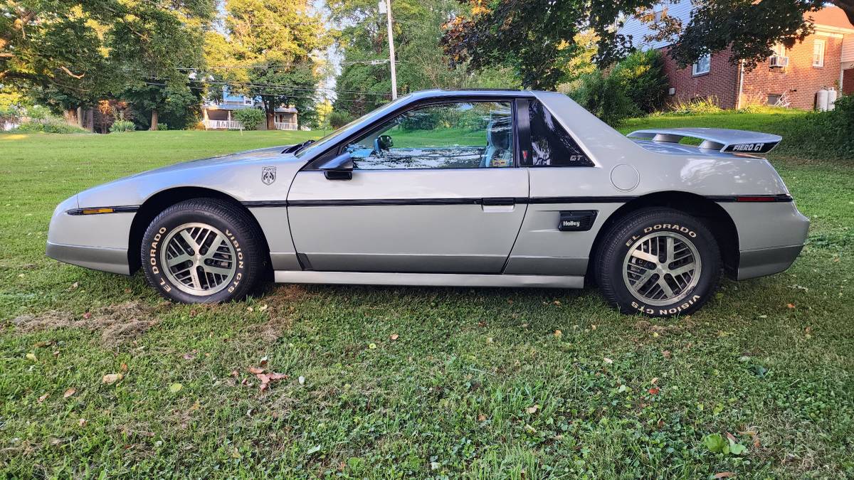 1985-pontiac-fiero-gt-1985-silver