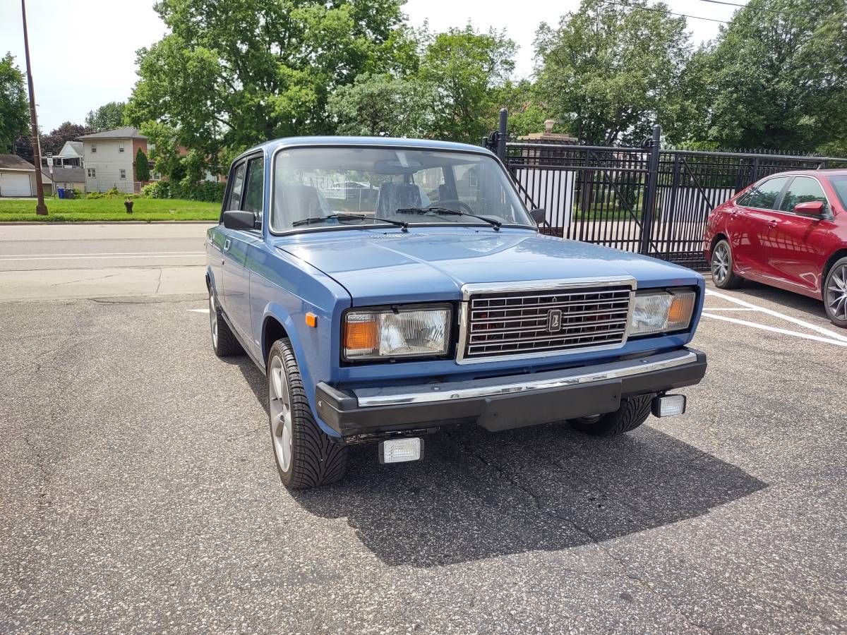 2107-lada-1988-blue