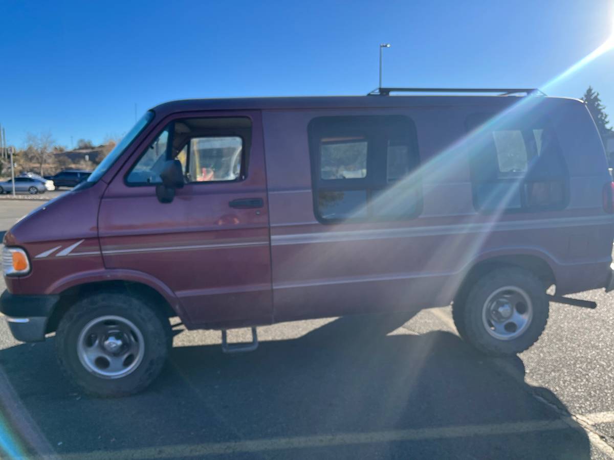 2500-van-1996-red