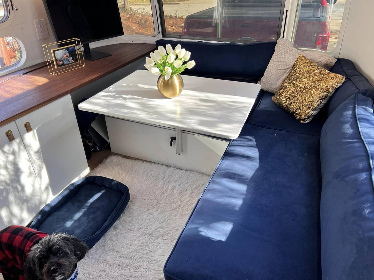 Airstream-1974-silver