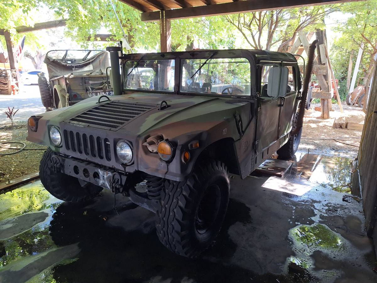 Am-general-Humvee-1986-green