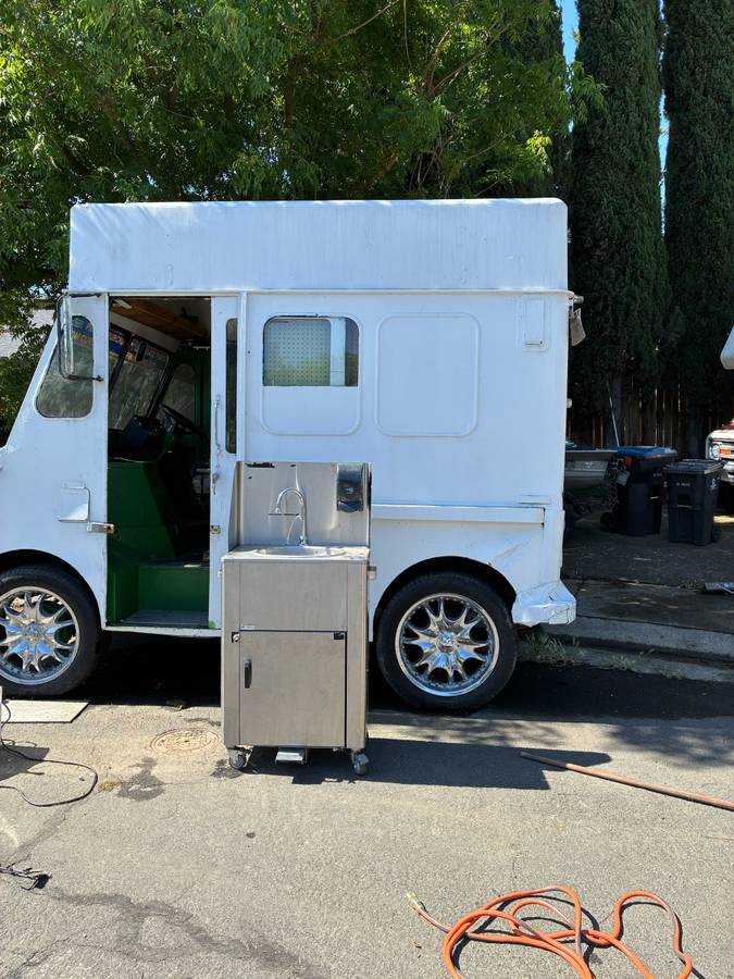 Am-general-Ice-cream-truck-dodge-minnie-winnie-1974