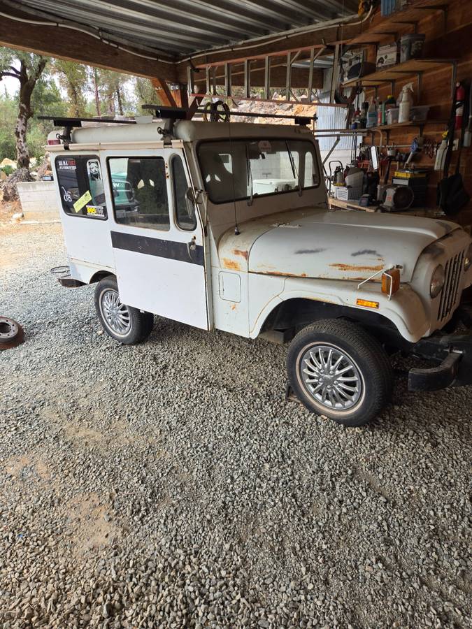 Amc-Dj-5-postal-jeep-1974-white