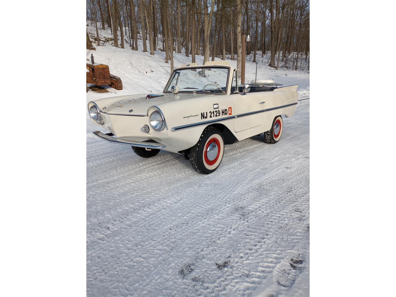 Amphicar-770-1966-white-white-and-red