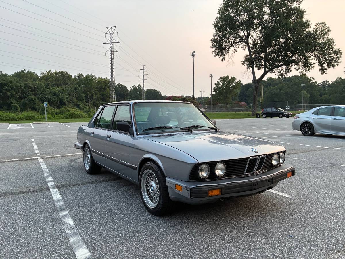 Bmw-5-series-535i-1986-blue