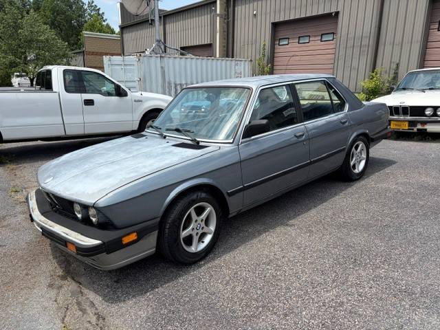 Bmw-528e-1983-blue