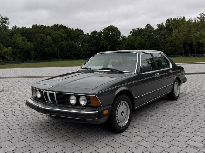 Bmw-733i-1984-grey