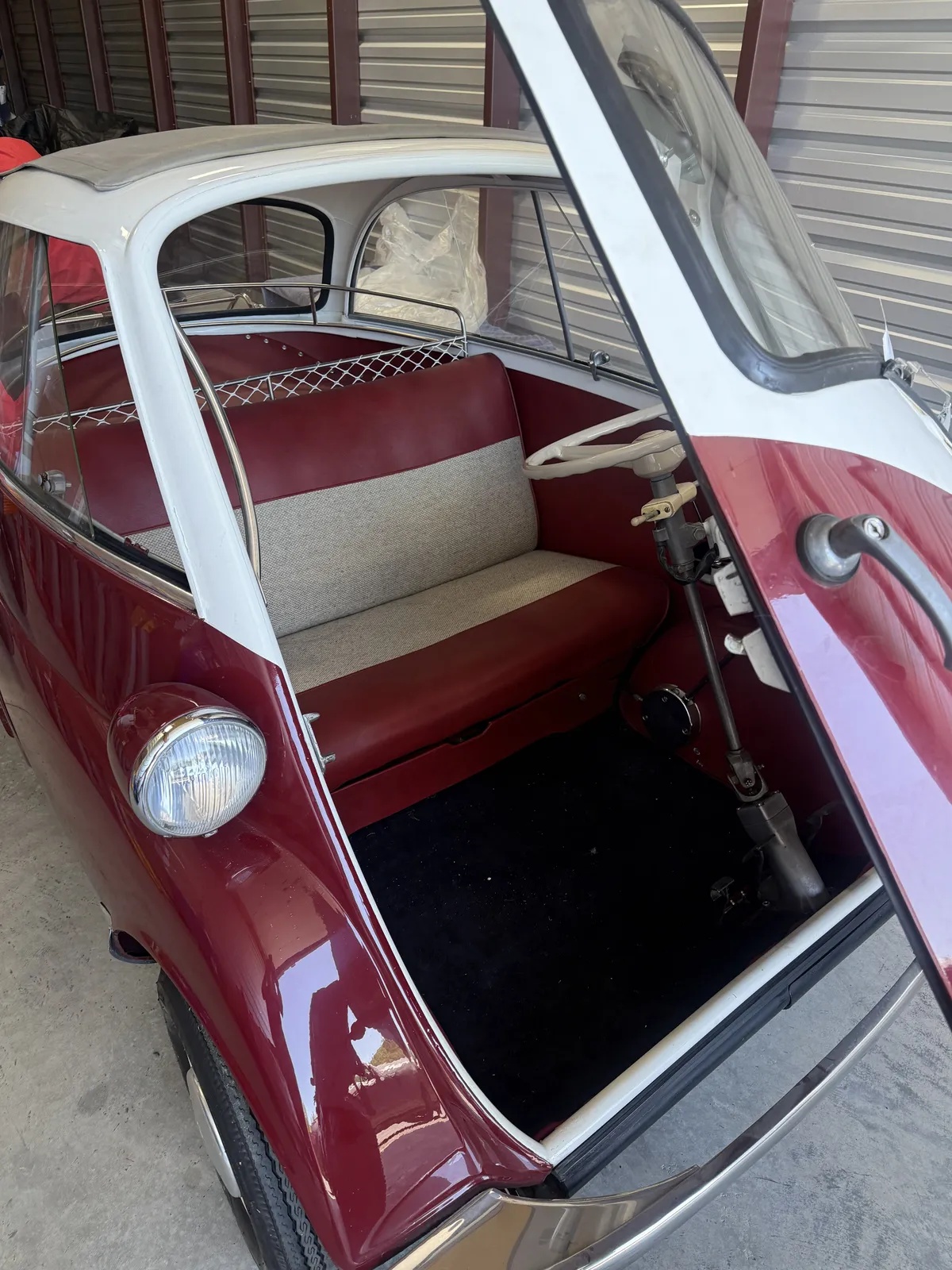 Bmw-Isetta-1959-Red-And-White-Gray-With-Red-Trim