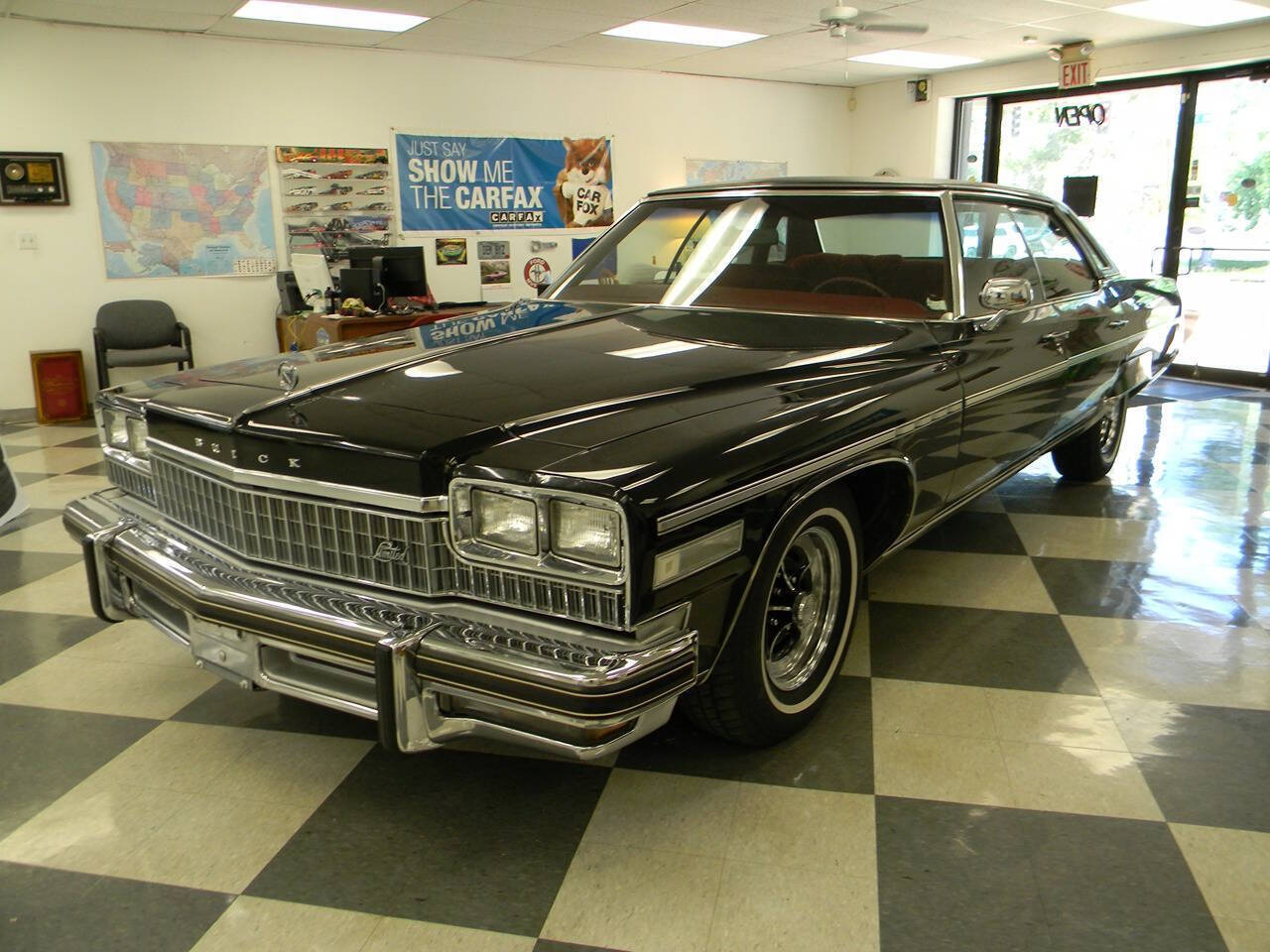 Buick-Electra-1975-Black-Burgundy