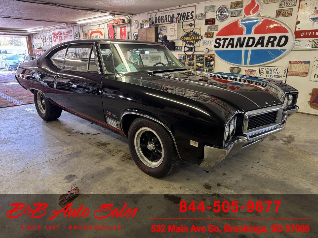 Buick-Gran-sport-1968-Black-White