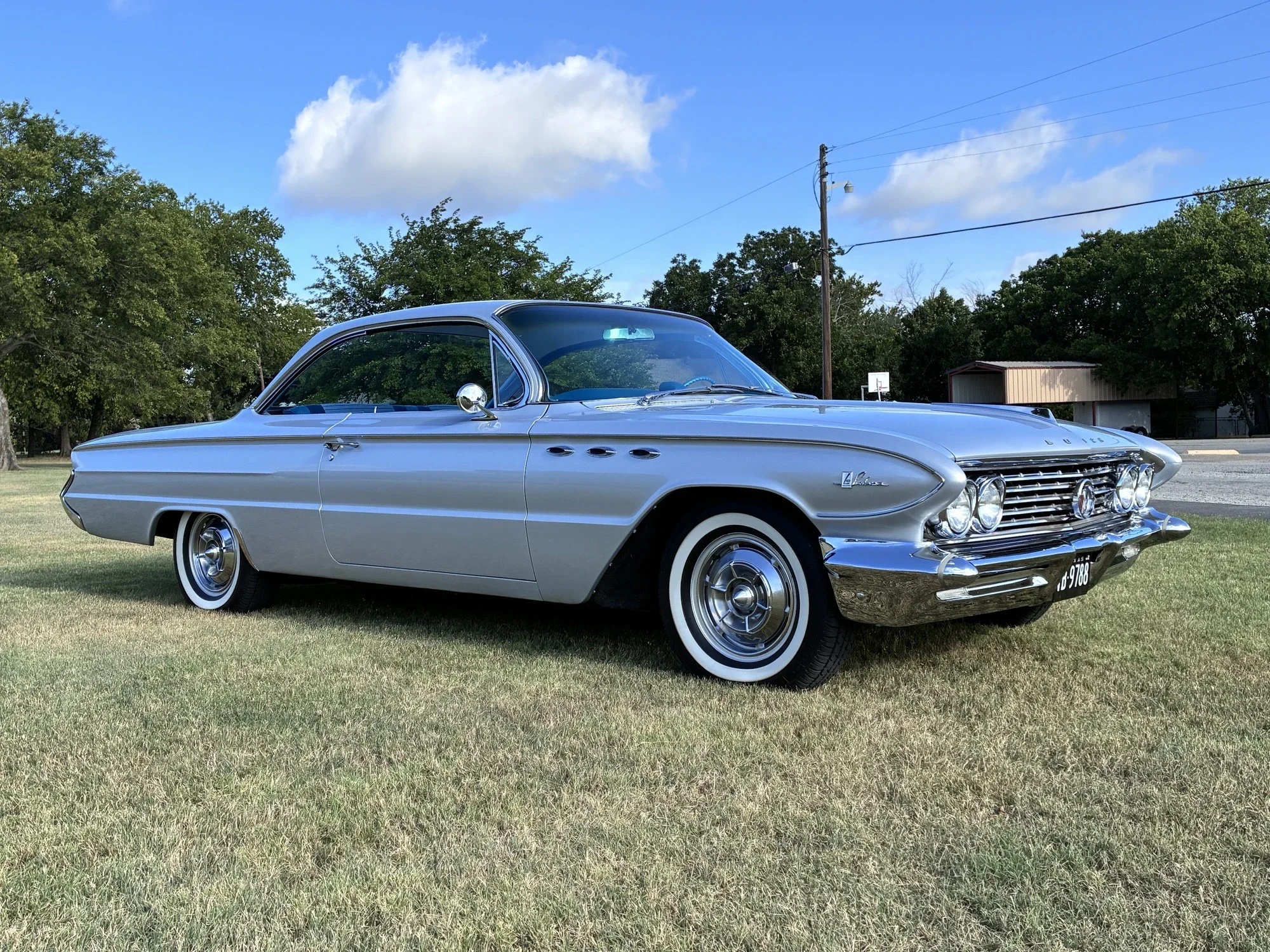 Buick-Le-sabre-coupe-1961-Silver-Blue