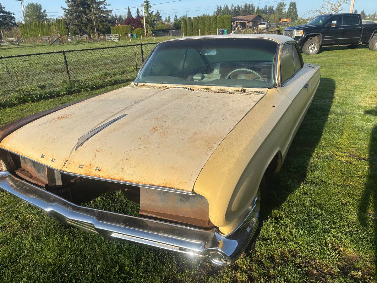 Buick-Lesabre-1961-white