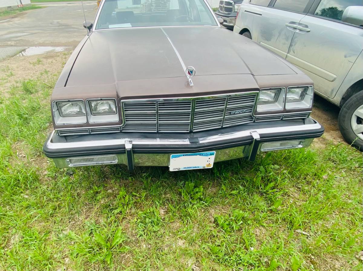 Buick-Lesabre-limited-1983-brown