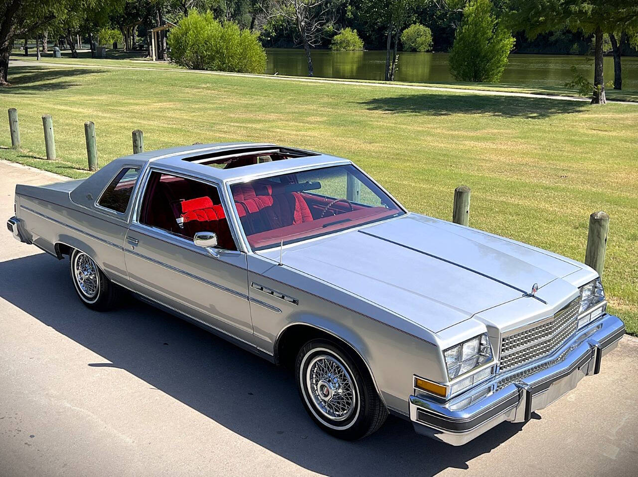 Buick-Park-avenue-1978-Silver-Red