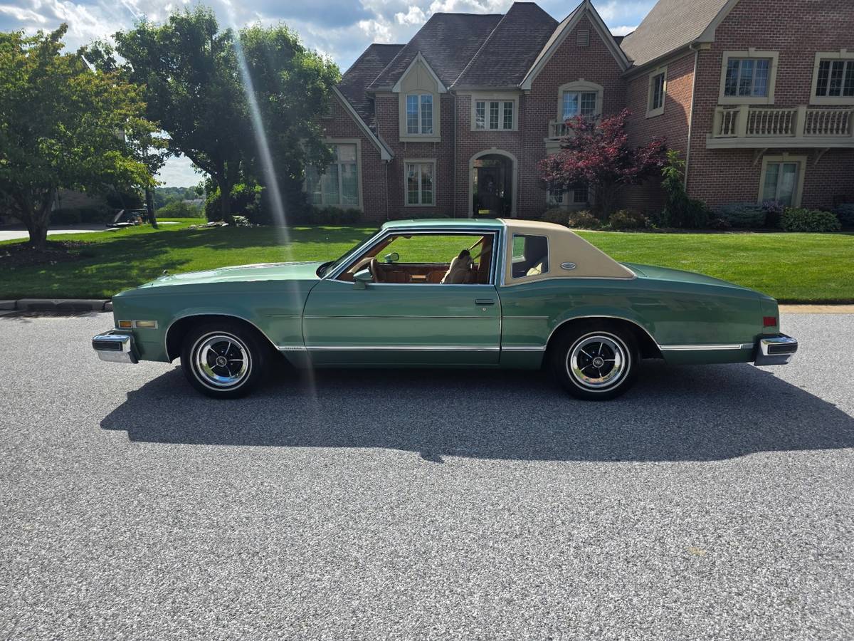 Buick-Riviera-1978-green