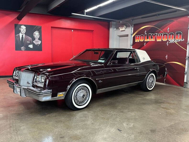 Buick-Riviera-1985-Burgundy-Burgundy