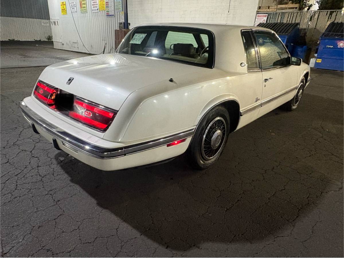 Buick-Riviera-1992-white