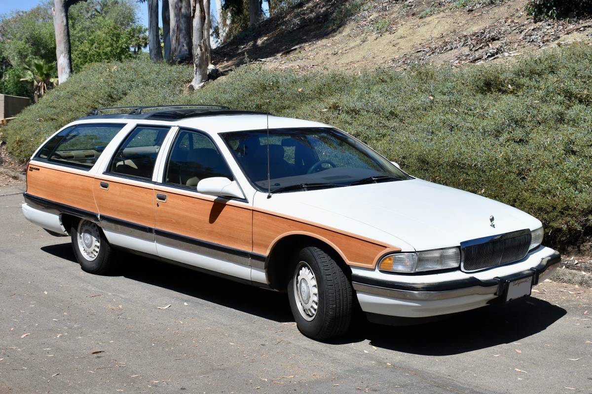 Buick-Road-master-estate-wagon-1995-white