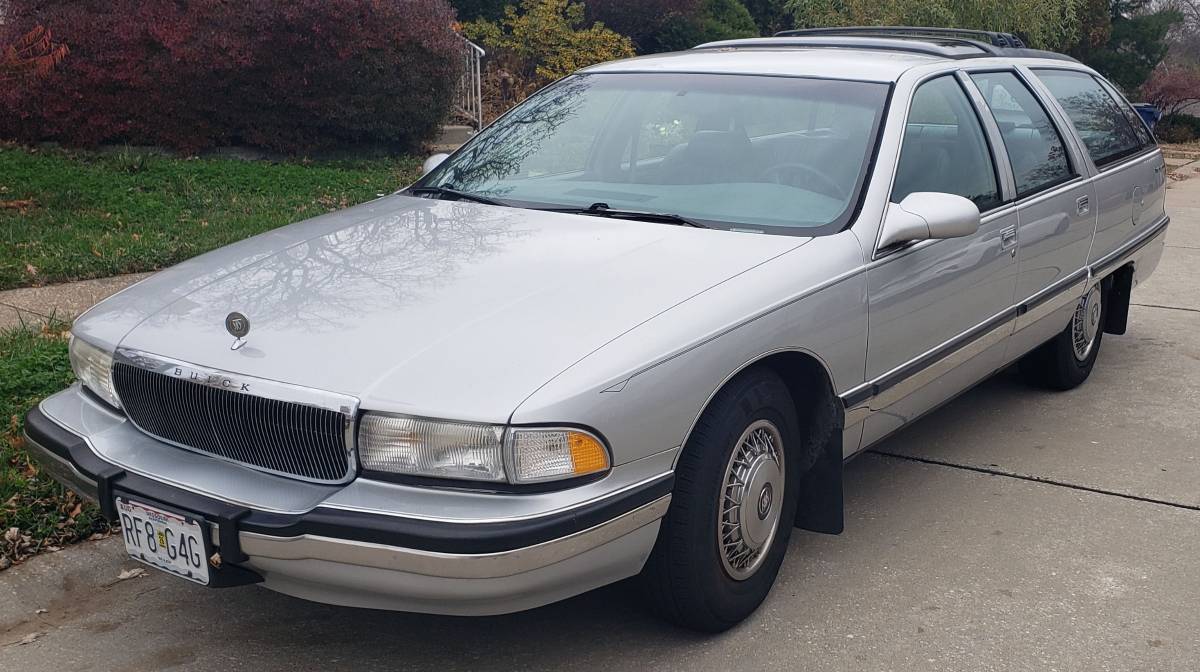 Buick-Roadmaster-collectors-edition-wagon-1996-silver