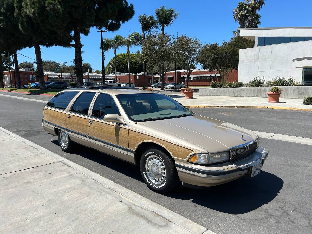 Buick-Roadmaster-estate-wagon-1995