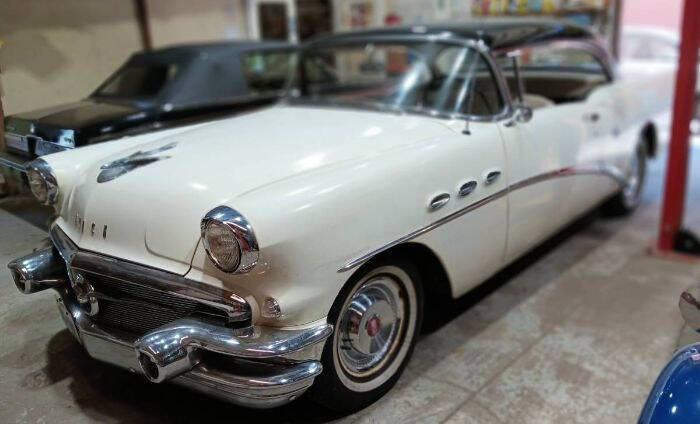 Buick-Special-1956-WhiteBlack-Top
