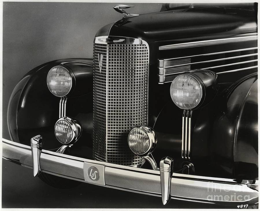 Cadillac-1938-restoration-1938-black