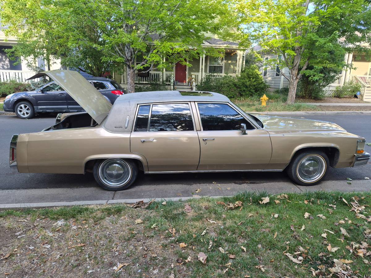 Cadillac-1984-brown