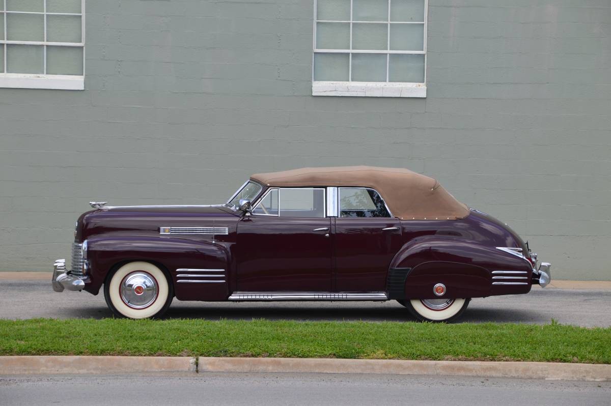 Cadillac-4dr-conv-1941-red