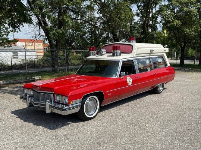 Cadillac-Ambulance-1973-RedWhite