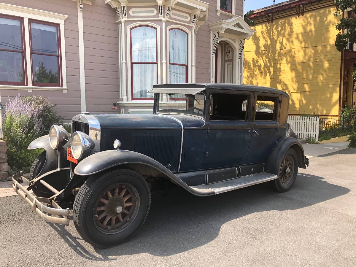Cadillac-Close-coupled-sedan-1929-blue