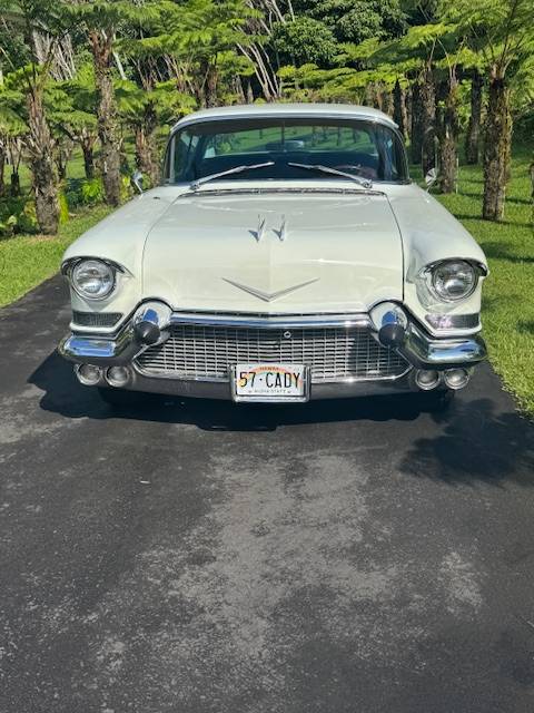 Cadillac-Coupe-deville-1957-white