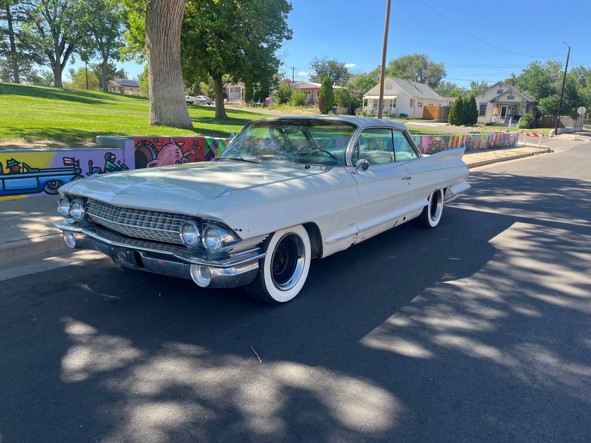 Cadillac-Coupe-deville-1961