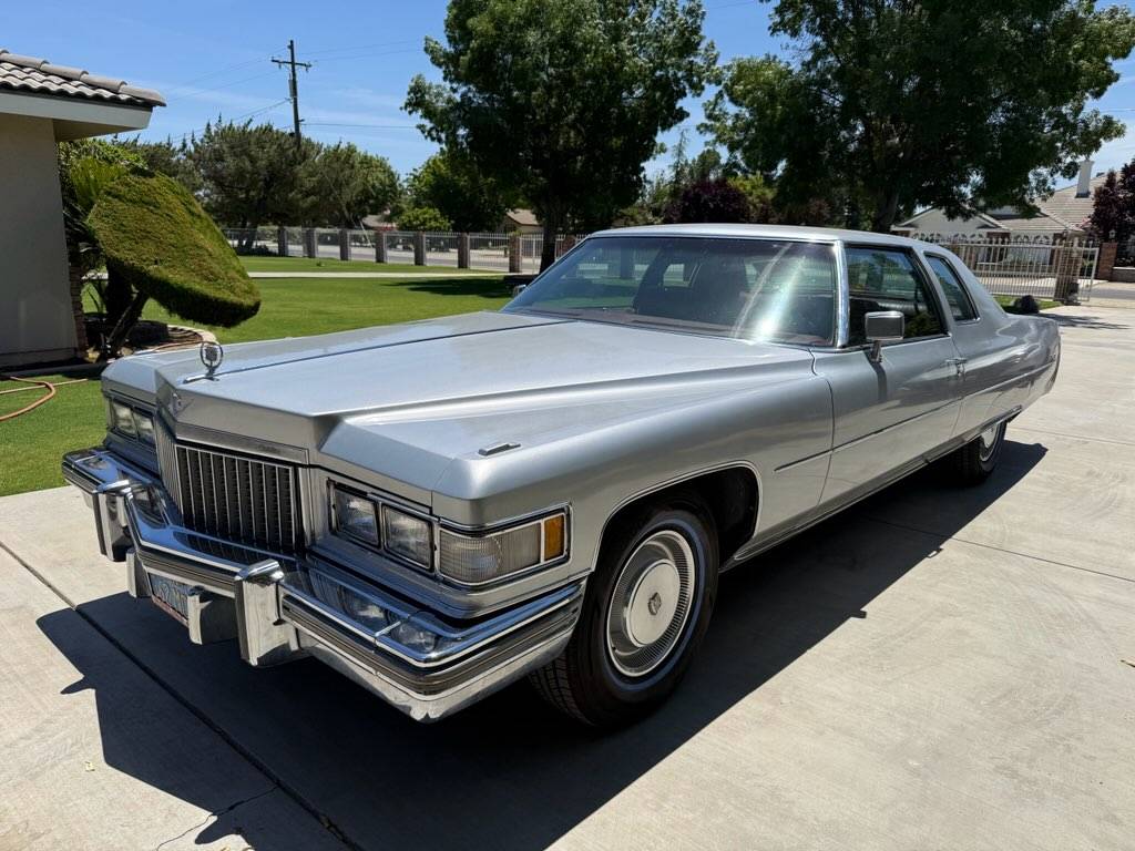 Cadillac-Coupr-deville-1975-silver