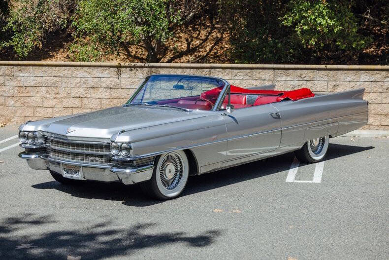 Cadillac-Deville-1963-Silver-Red