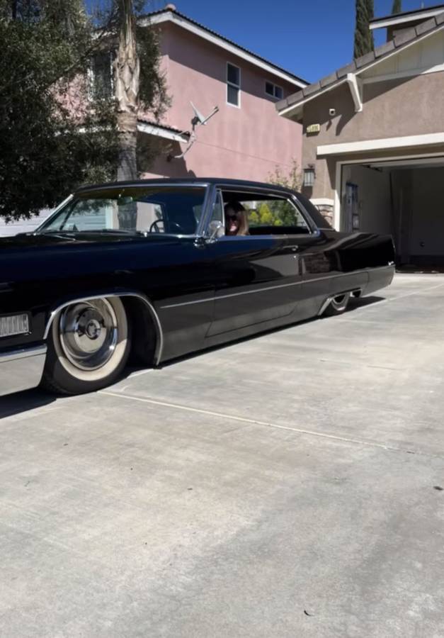 Cadillac-Deville-1966-black